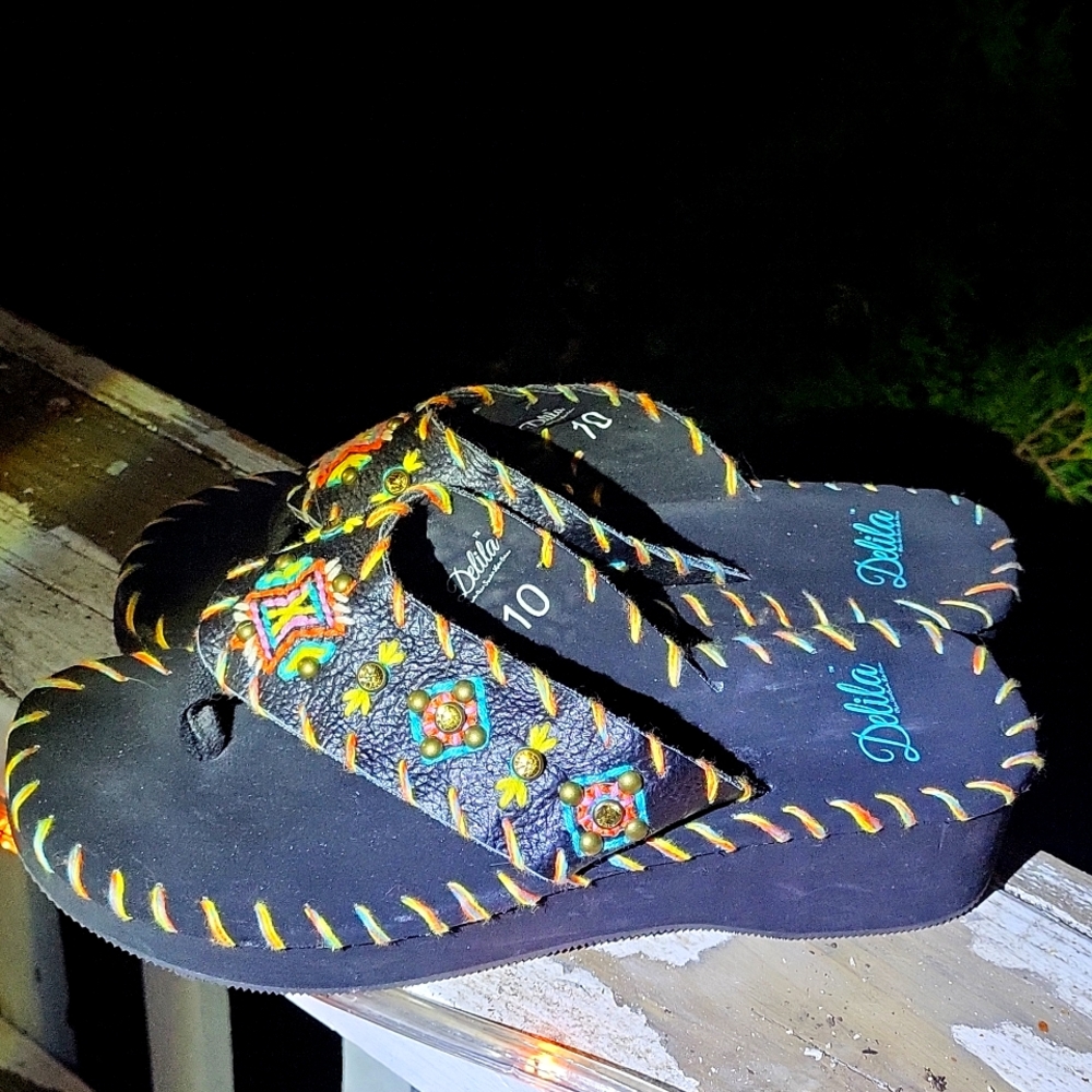 Delila size 10 stitched sandals